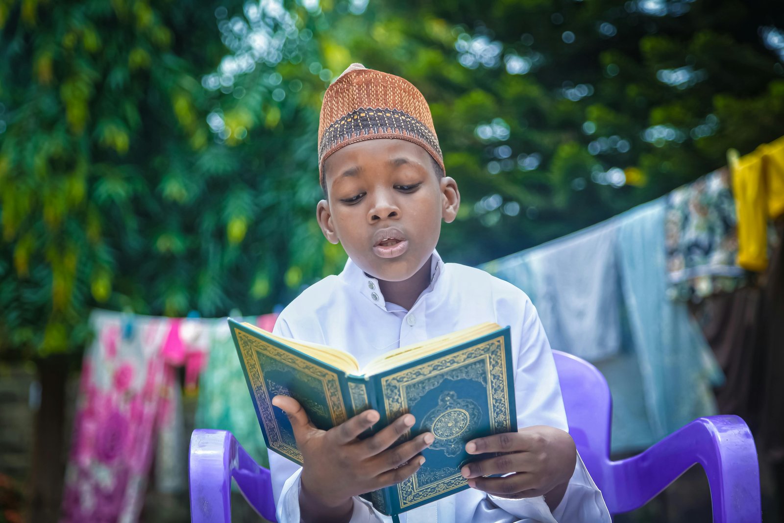 Student memorizing Quran with structured methodology